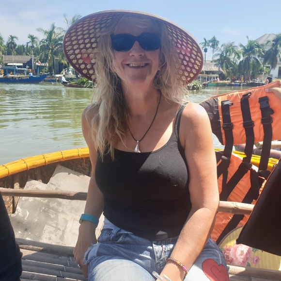 Meet your Posher, Julie - Picture 1 of 1